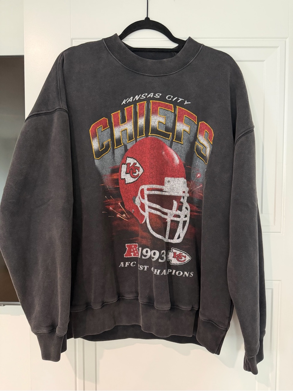 A&F Kansas City Chiefs Vintage-Style Black Graphic Sweatshirt